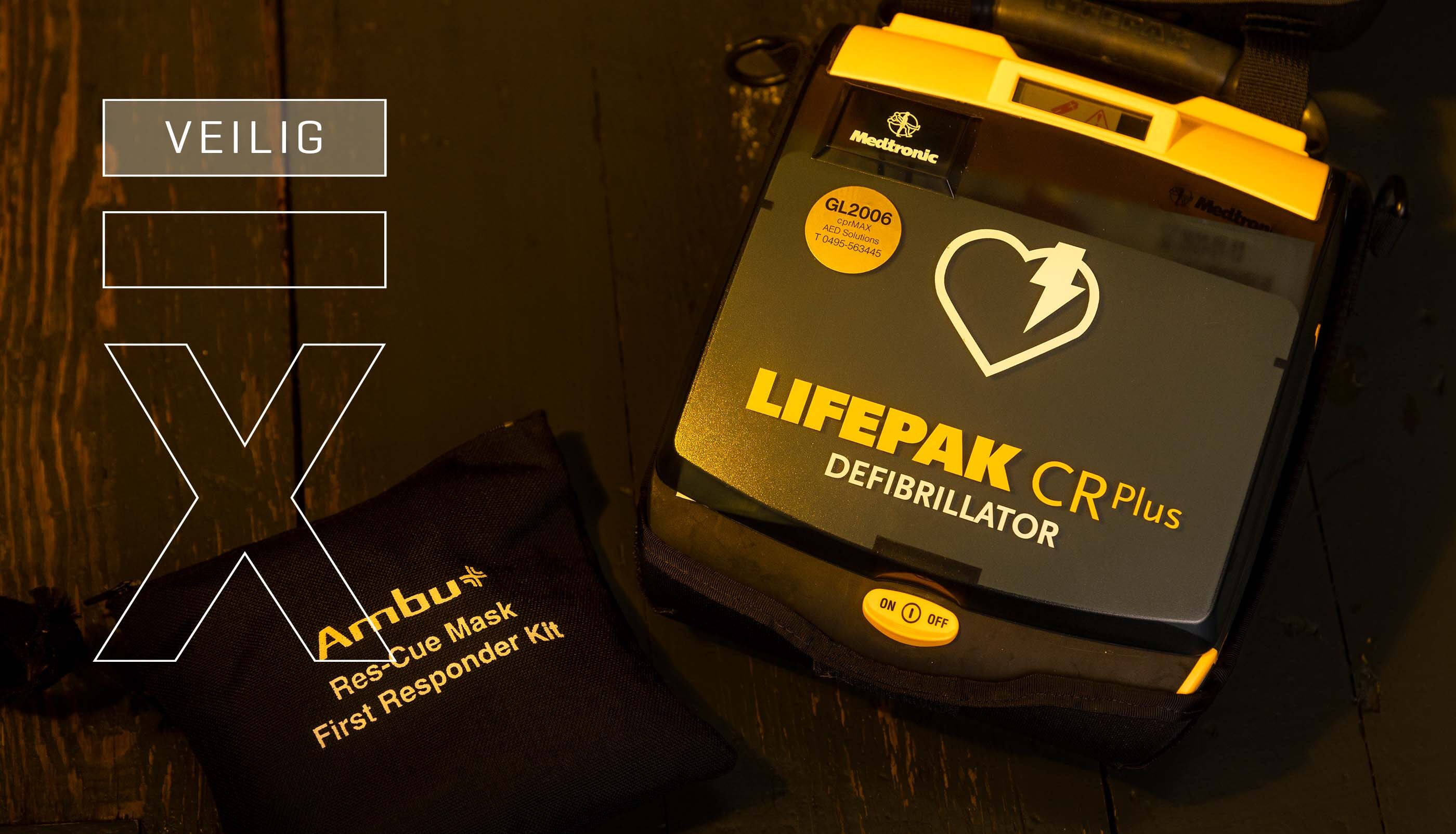 Hoe werkt een AED in de praktijk? Een stappenplan. Feniksgroup Hoe werkt een AED in de praktijk? Een stappenplan. Feniksgroup